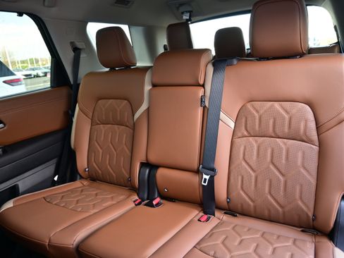 New 2026 Nissan Pathfinder Platinum image 28