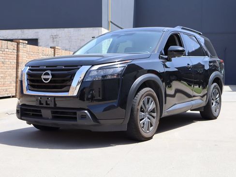 Used 2024 Nissan Pathfinder SV AWD/4WD image 2