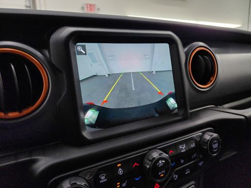 Used 2021 Jeep Gladiator Mojave image 16