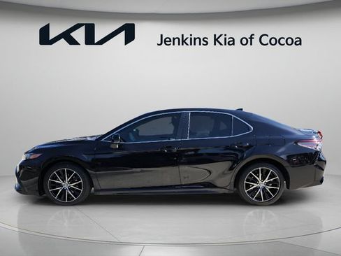 Used 2022 Toyota Camry SE FWD image 9