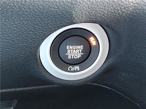 New 2026 Chrysler Pacifica Select FWD image 17