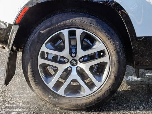 Used 2024 Land Rover Defender 110 X-Dynamic SE image 12