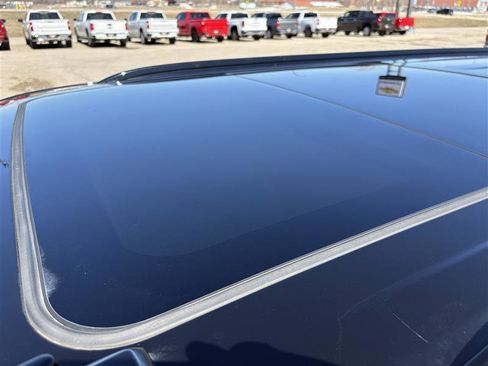 Used 2022 Chevrolet Suburban Z71 w/ Luxury Package image 7