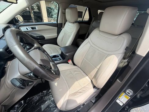 Used 2020 Ford Explorer Platinum w/ Premium Technology Package AWD/4WD image 62