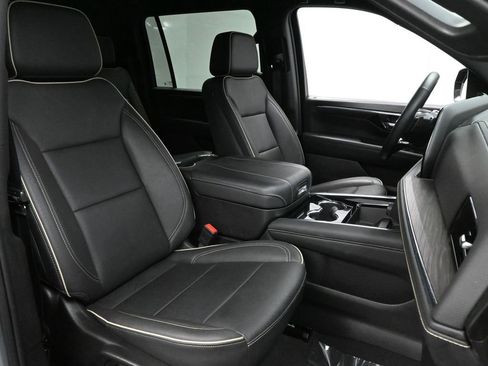 Used 2025 Chevrolet Suburban Premier image 13