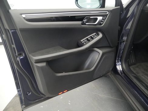 Certified 2023 Porsche Macan AWD/4WD image 17