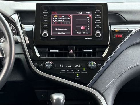 Used 2024 Toyota Camry SE image 16