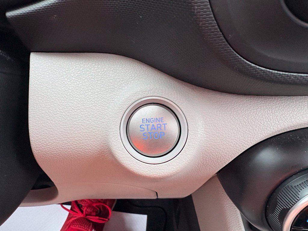 Used 2024 Hyundai Venue SEL FWD image 24