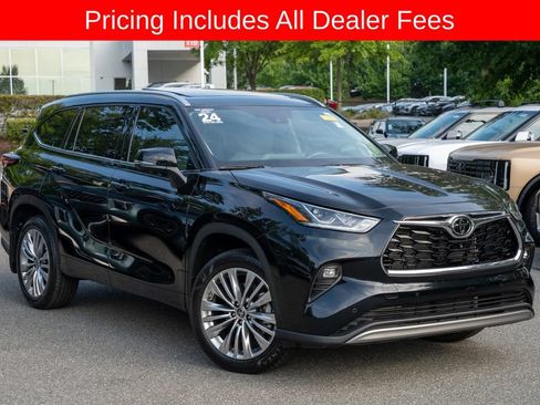 Used 2024 Toyota Highlander Platinum FWD image 1