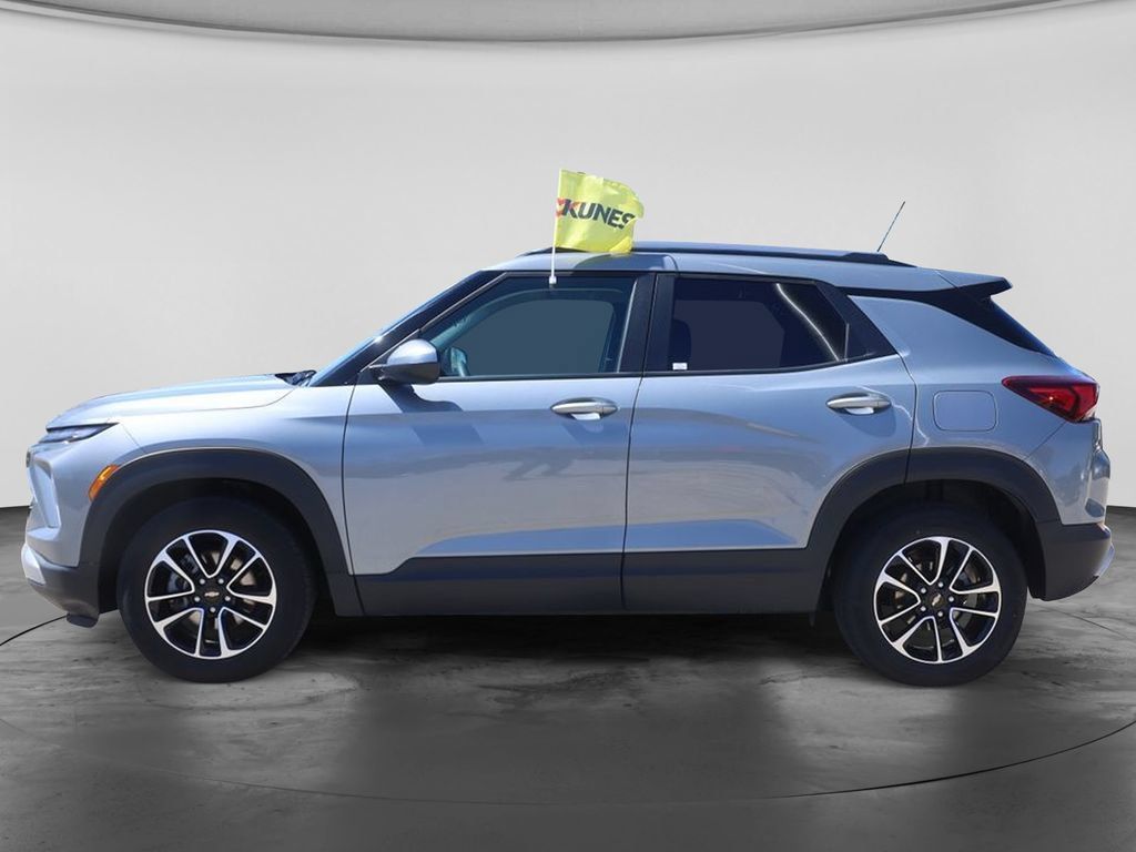 Used 2025 Chevrolet TrailBlazer LT FWD image 7