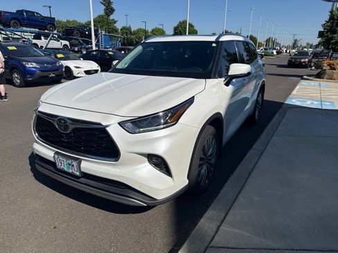 Used 2020 Toyota Highlander Platinum AWD/4WD image 4