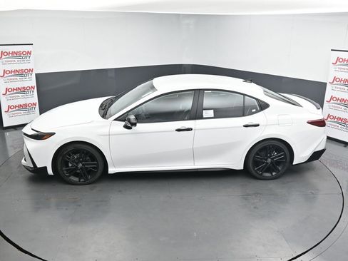 New 2026 Toyota Camry Hybrid FWD image 24