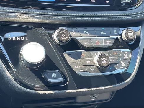 New 2026 Chrysler Pacifica Select image 32