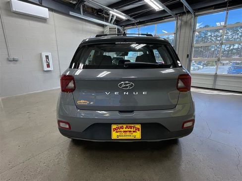 Used 2020 Hyundai Venue SEL w/ Convenience + Premium Package image 4