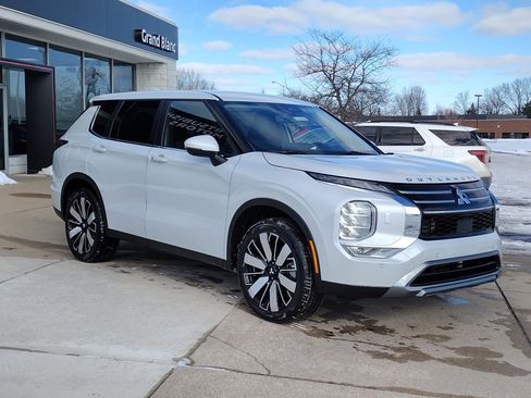 New 2026 Mitsubishi Outlander SE image 12