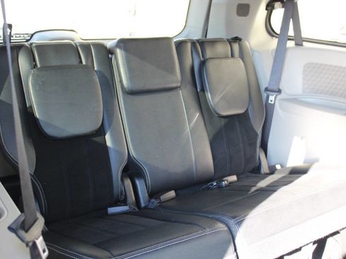 Used 2018 Dodge Grand Caravan SXT image 17