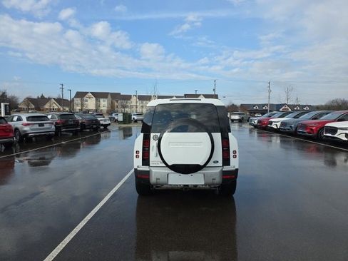 Used 2023 Land Rover Defender 130 SE image 6