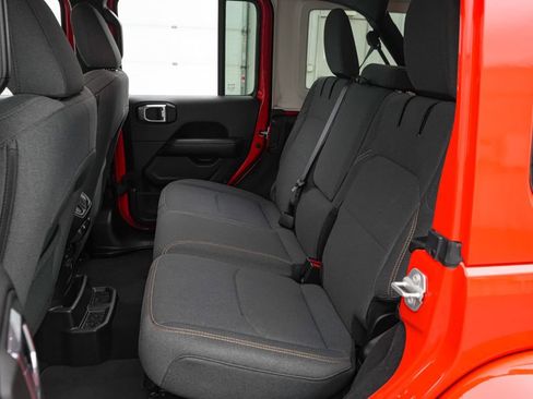 Used 2025 Jeep Wrangler Unlimited Sahara w/ Safety Group AWD/4WD image 19