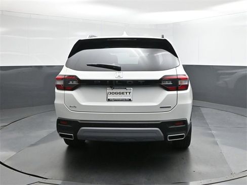 New 2025 Honda Pilot Touring image 8