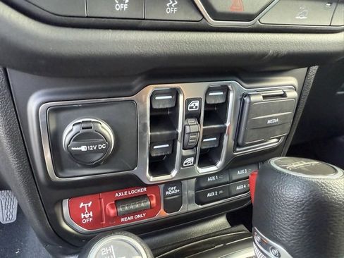 New 2025 Jeep Gladiator Mojave w/ Convenience Group image 21