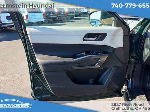 Used 2024 Nissan Pathfinder SL w/ Black Appearance Package AWD/4WD image 14