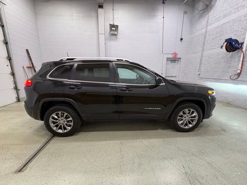 Used 2019 Jeep Cherokee Latitude Plus w/ Cold Weather Group image 3