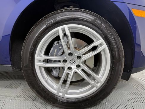 Certified 2025 Porsche Macan image 14
