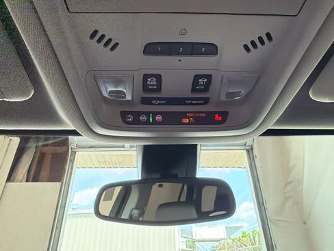 Used 2023 GMC Acadia SLT FWD image 58
