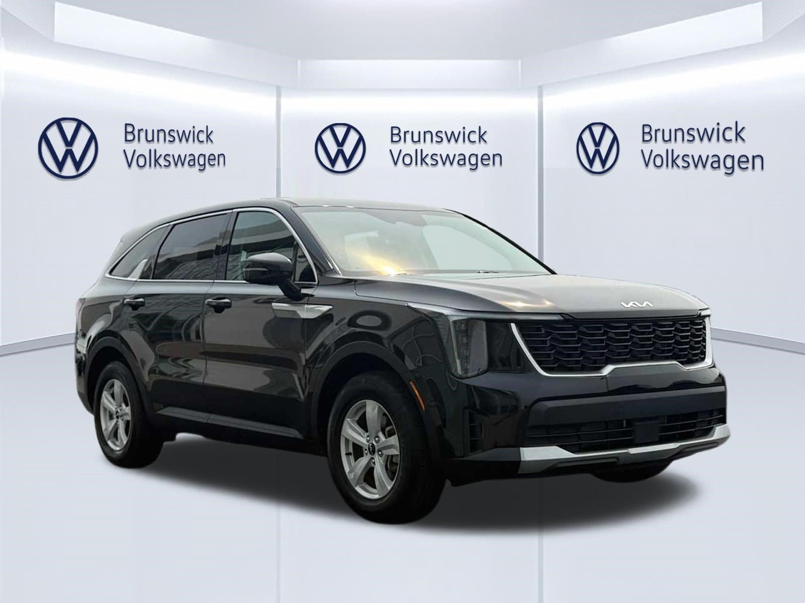 Used 2025 Kia Sorento LX FWD image 3