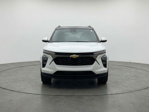 Used 2025 Chevrolet TrailBlazer LT FWD image 2