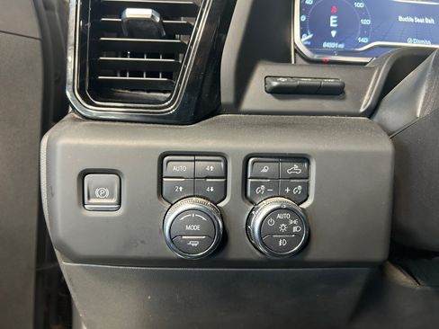 Used 2024 GMC Sierra 1500 AT4 w/ Technology Package AWD/4WD image 17