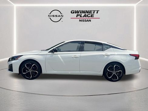 Used 2024 Nissan Altima 2.5 SR FWD image 21