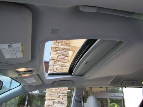 Used 2020 Toyota Sienna XLE w/ XLE Navigation Package FWD image 33