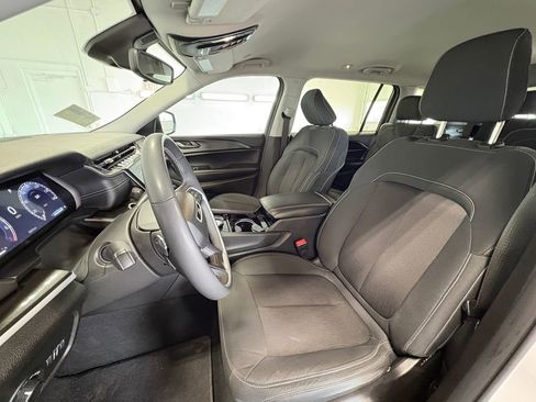 Used 2023 Jeep Grand Cherokee L Laredo w/ Luxury Tech Group I image 18