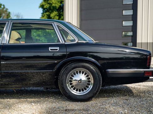 Used 1988 Jaguar XJ6 RWD image 3