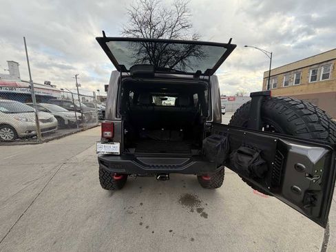 Used 2016 Jeep Wrangler Unlimited Rubicon image 17