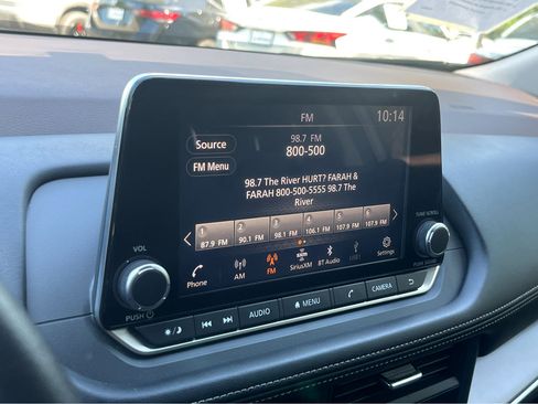 Used 2023 Nissan Rogue SV image 9