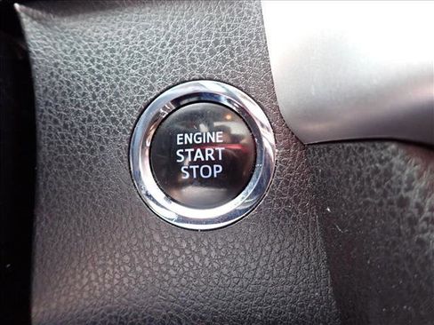 Used 2018 Toyota Highlander SE image 26