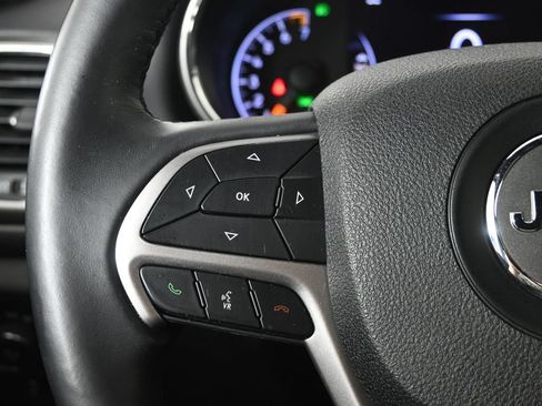 Used 2018 Jeep Grand Cherokee Laredo AWD/4WD image 33
