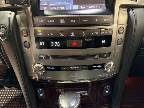 Used 2014 Lexus LX 570 4WD image 26