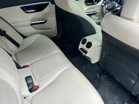 Used 2024 Mercedes-Benz C 300 Sedan image 33