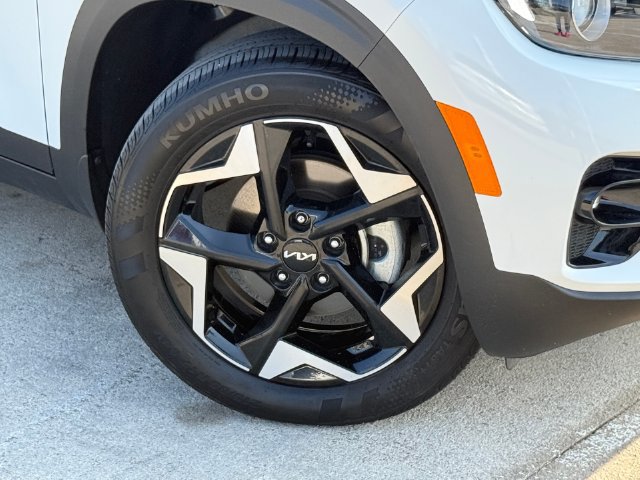 Used 2025 Kia Seltos S FWD image 2