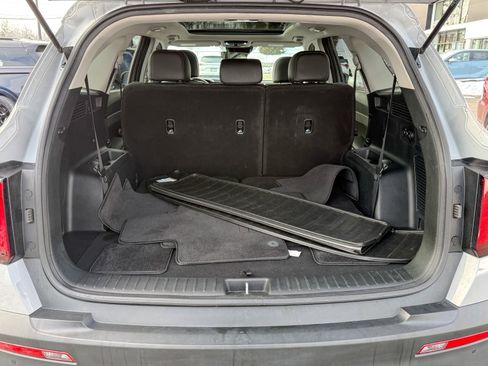 Used 2023 Kia Sorento S w/ Panoramic Sunroof Package image 40