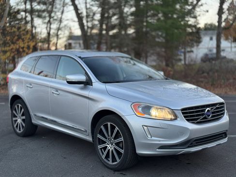 Used 2017 Volvo XC60 T6 Inscription w/ Climate Package image 3