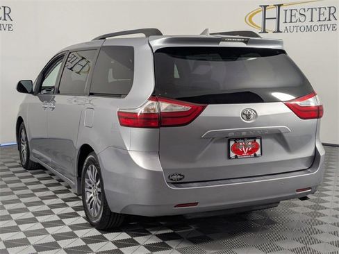 Used 2018 Toyota Sienna XLE w/ XLE Navigation Package image 5