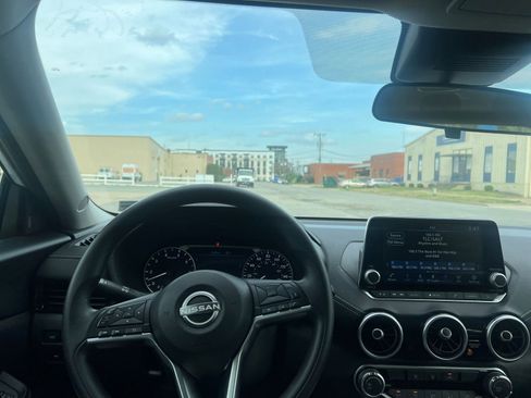 Used 2024 Nissan Sentra SV image 32