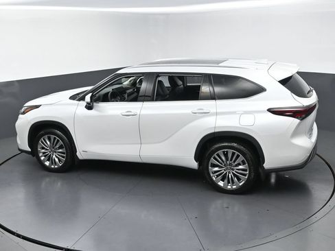 Used 2026 Toyota Highlander Platinum AWD/4WD image 44