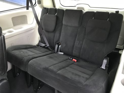 Used 2016 Dodge Grand Caravan SXT FWD image 18