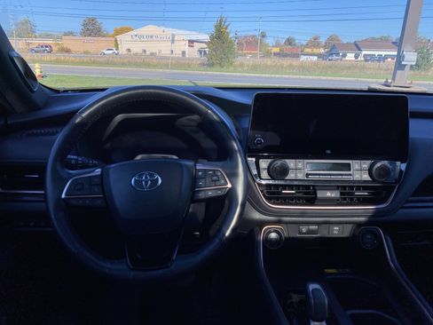 Used 2024 Toyota Grand Highlander AWD Hybrid image 12