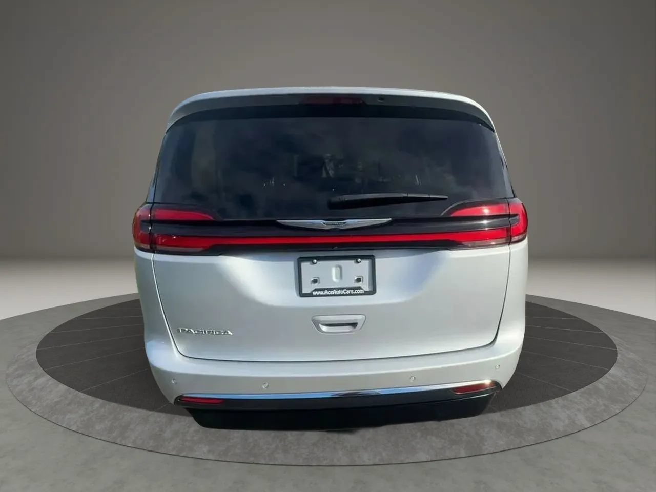 Used 2022 Chrysler Pacifica Touring-L FWD image 5